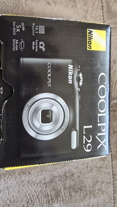 Фотоапарат Самсунг модел nv15  пълен комплект  и Никон L29