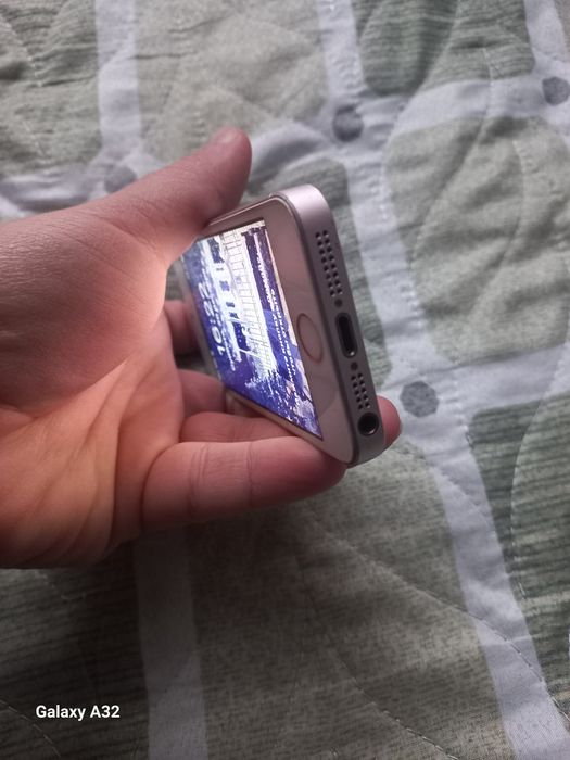 Продаётся Aйфон SE