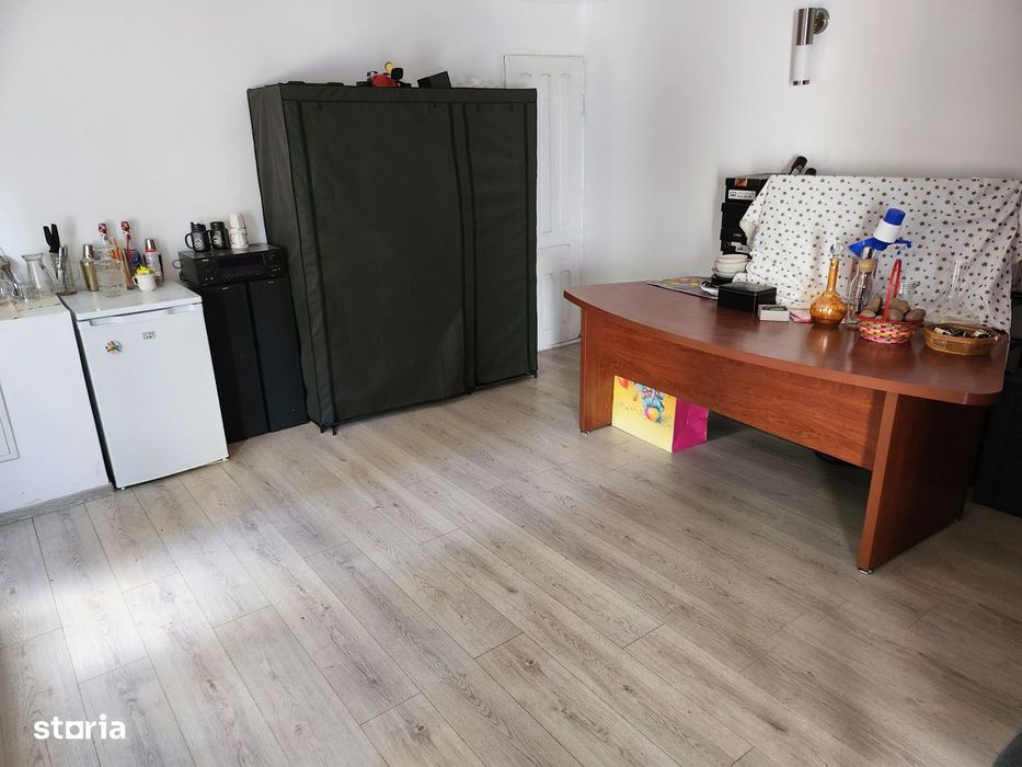 Casă rezidențială cu 9 camere, amplasare centrală