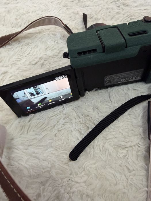 Canon powershot V1 нов