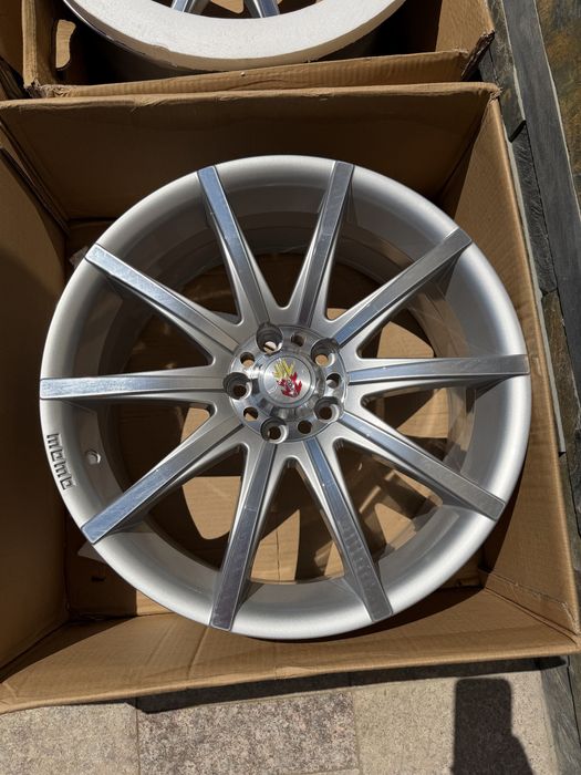 Jante MOMO Corse Ten-S R19 5x112