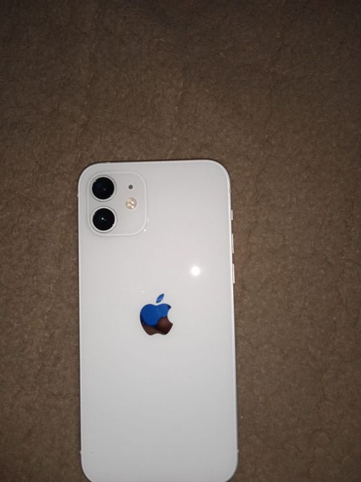 Iphone 12.