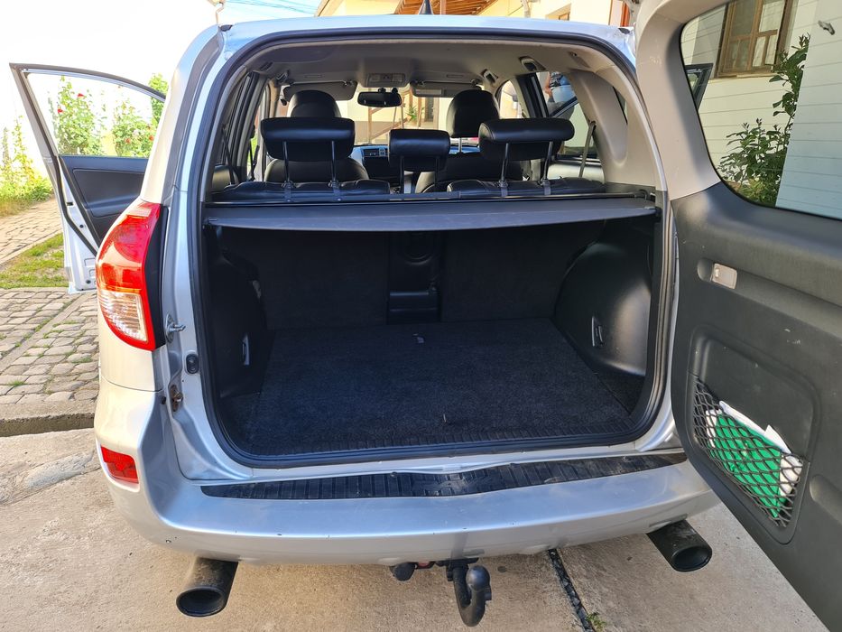 Vand Toyota Rav 4 din 2007 4x4  full options in stare tehnica foarte bună, ambreiaj și pompa apa schimbata recent. Piese originale, 315000 km rulați.