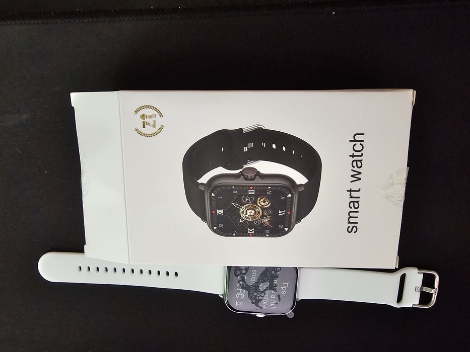 Smartwatch NOU vand sau schimb