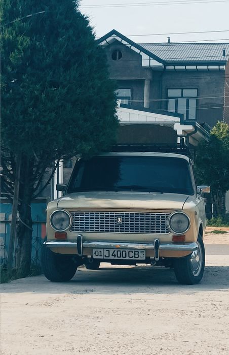 Vaz 2102 sotiladi