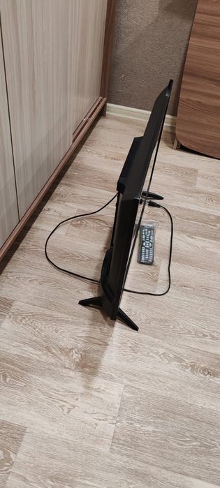 Телевизор Yasin LED-32E1000 81 см черный