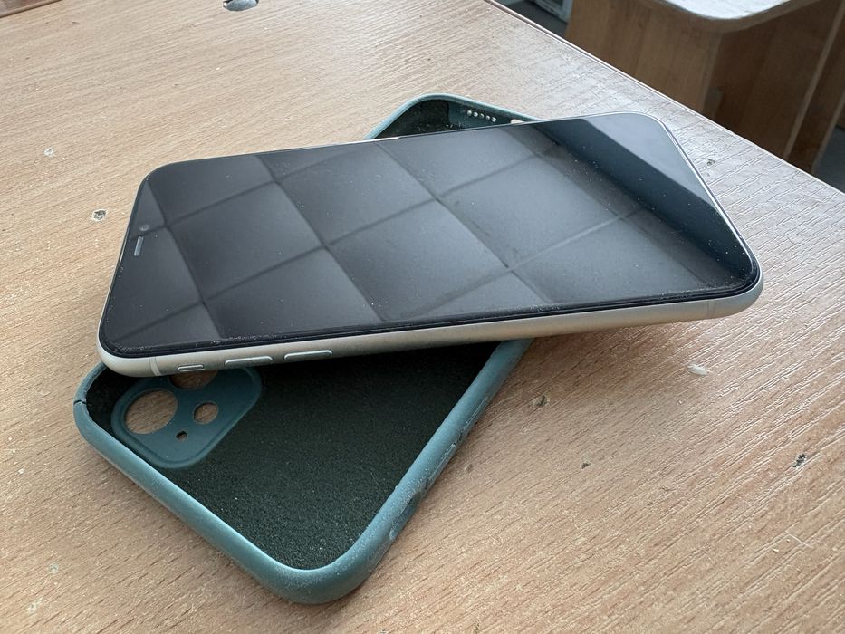 Продам айфон 11 в хорошем состоянии