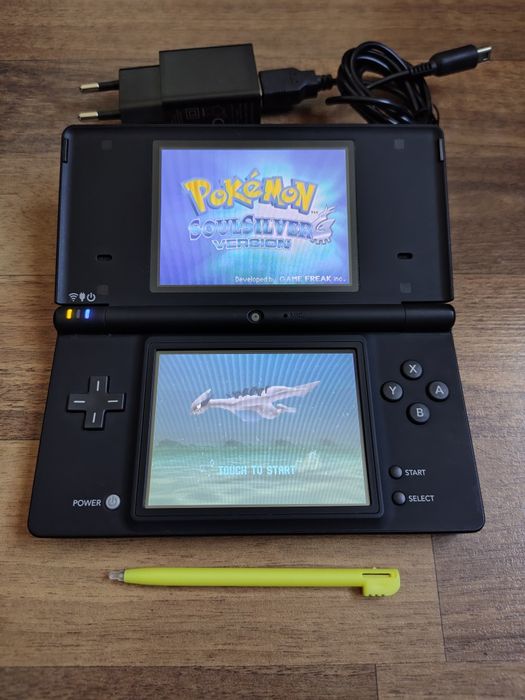 Jucarie Nintendo Dsi modat perfect functional.
100 jocuri(mario,zelda,