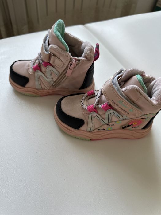 Продам детскую обувь