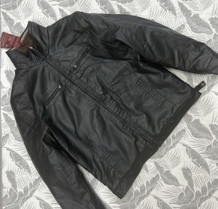 Продам куртки новые