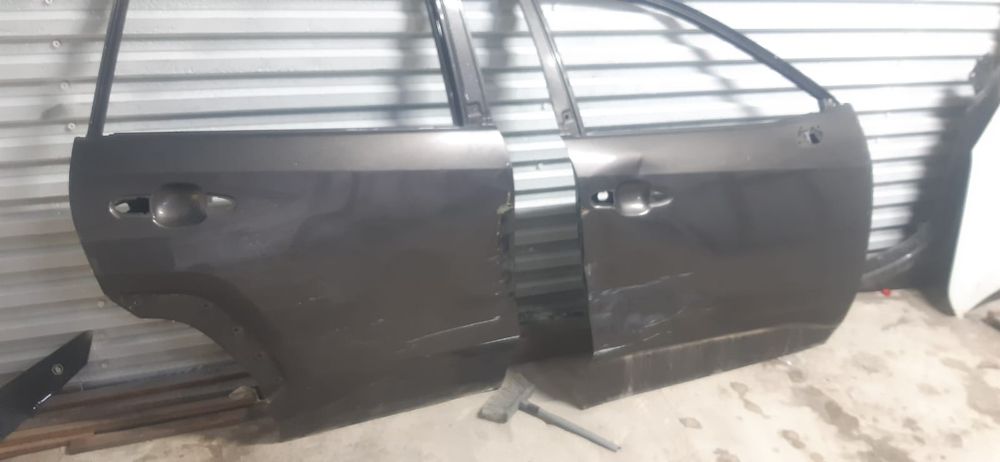 Продам двери Toyota RAV4