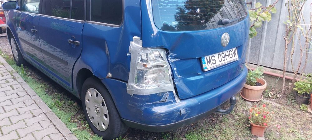 Vând VW Touran 2005 , motor 1,9 TDI  seria BKC