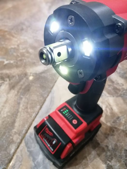 Impact pentru insurubat milwaukee cu o baterie de 6A