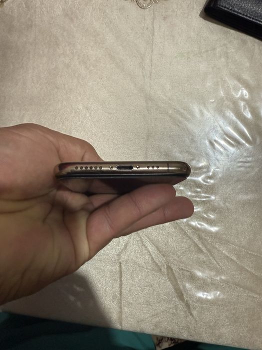 Iphone xs 64gb batareya yomkosti 74%