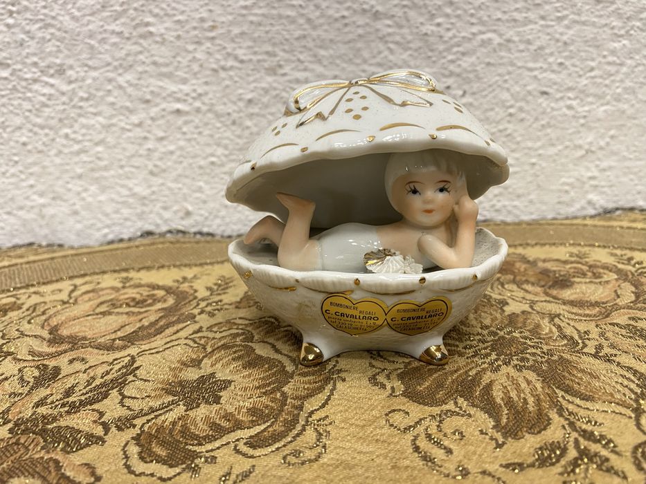 Порцеланово яйце с фигура - маркирано