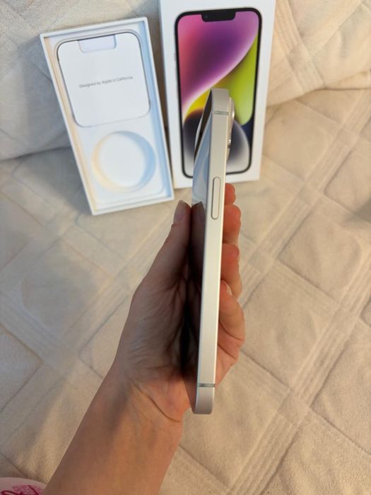 Продам Iphone 14