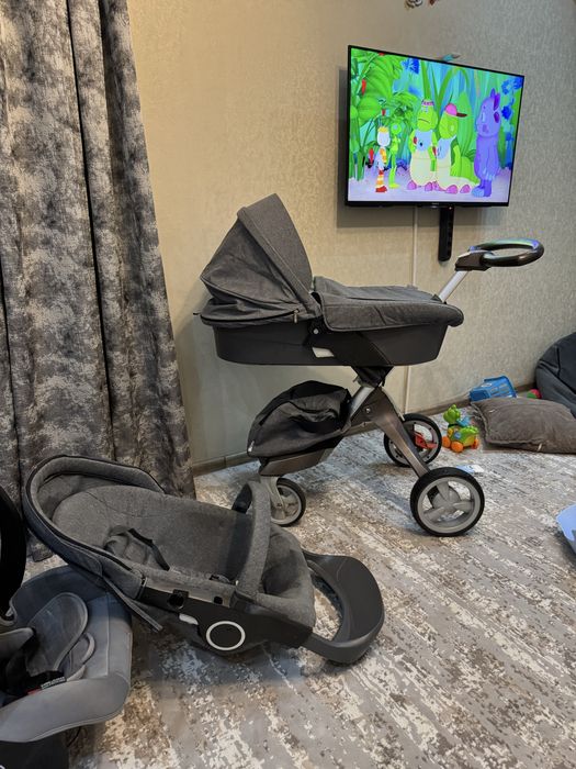 Продам коляску Dsland (аналог Stokke)