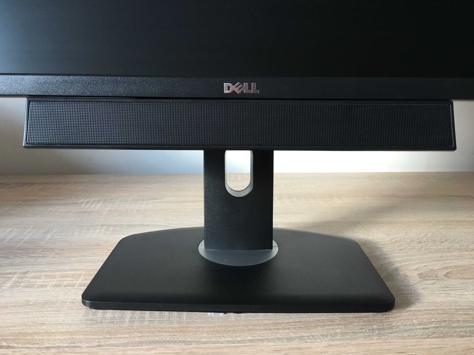 Монитор Dell UltraSharp U2312HM + Оригинален саундбар Dell AX510