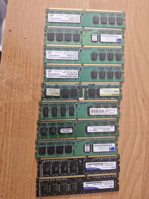 продается ddr 2 по 512Мб 8штук + подарок ddr3 4 и 2гб 1600частота
