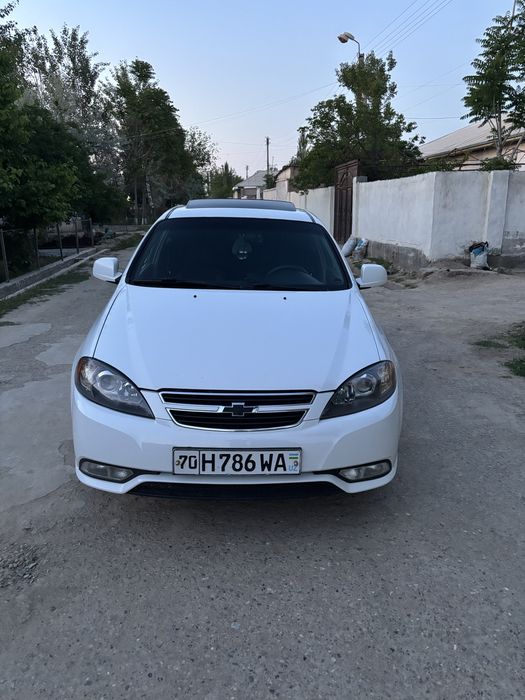 Автомобил сотилади