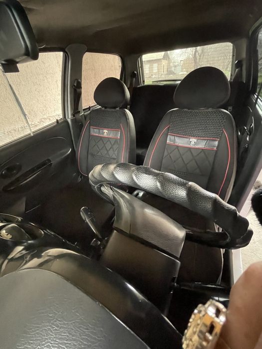 Matiz sotiladi metan gazi bor 65talik 3-pokalina.Benzinga yuradi