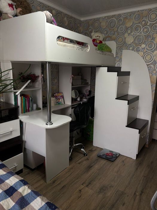 Продам детскую кровать гарнитур