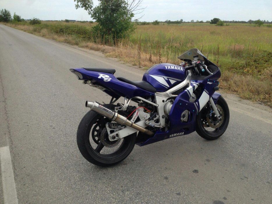 Yamaha R6 на части моторите са три броя.