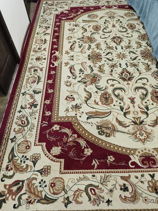 Продается ковры в хорошем состаяние