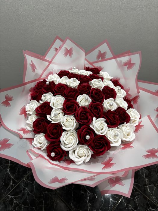 Buchet de 51 de trandafiri din săpun
