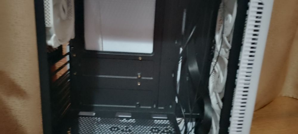 Продам системный блок Белый цвет