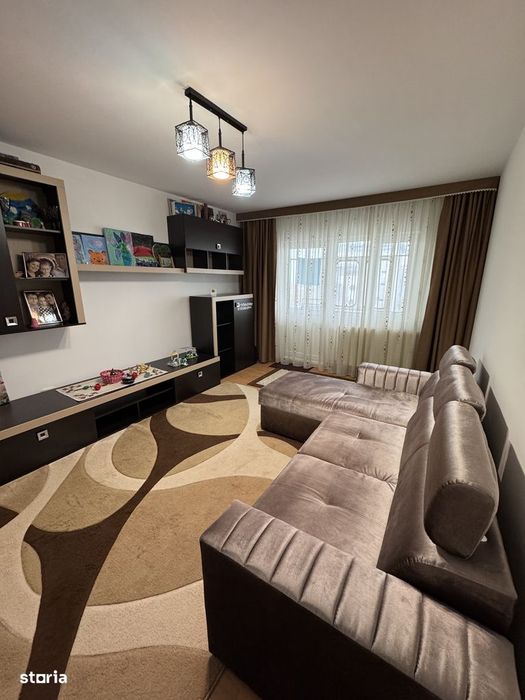 Vand apartament 3 camere decomandat