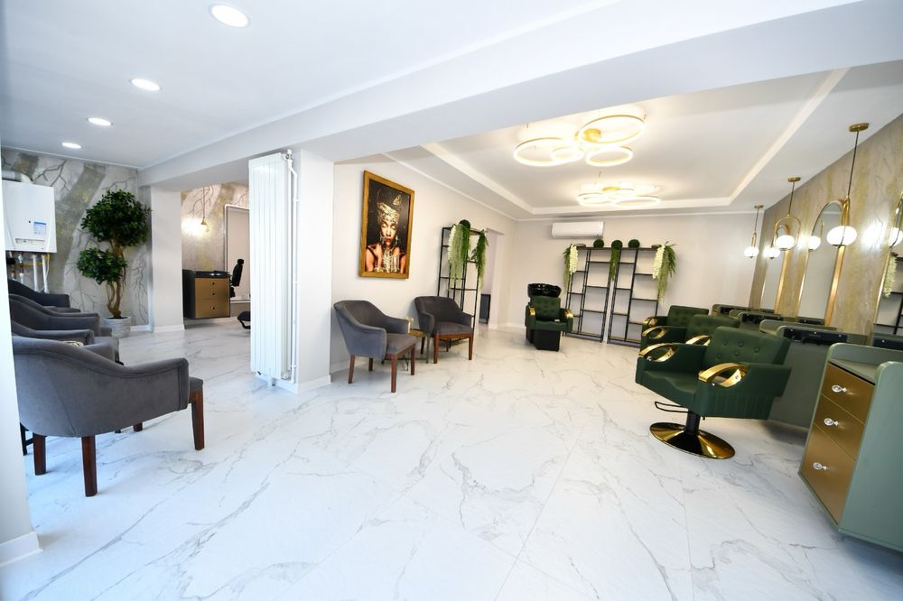 Închiriez post coafor/frizerie