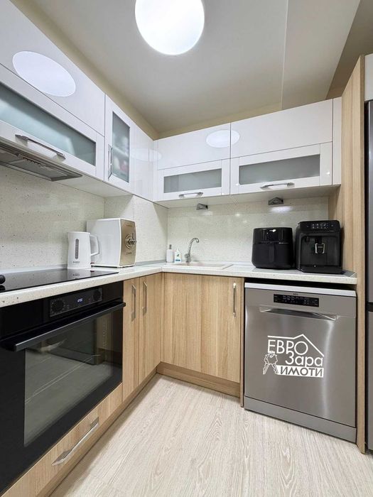 Просторен, обзаведен апартамент за продажба на метри от Жабките