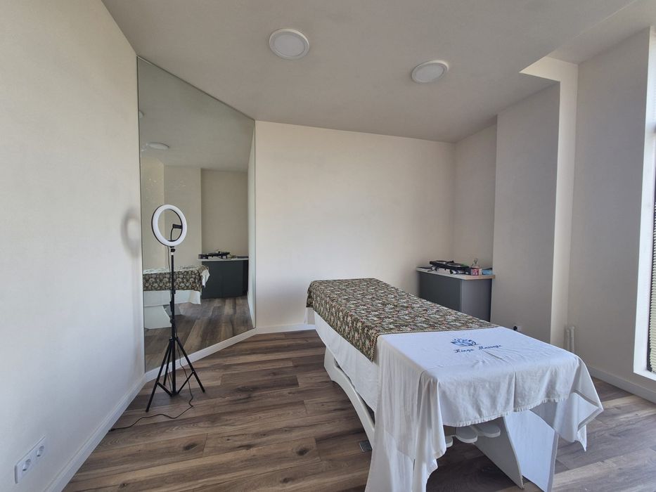 •	Spațiu business 74 mp, acces facil