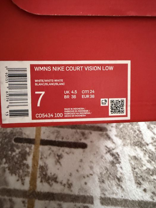 Маратонки на NIKE