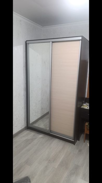 Продается шкаф -купе б/у в отличном состоянии