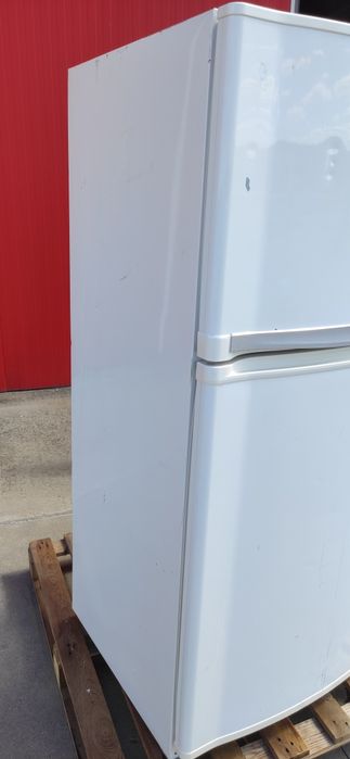 Хладилник с фризер SHARP