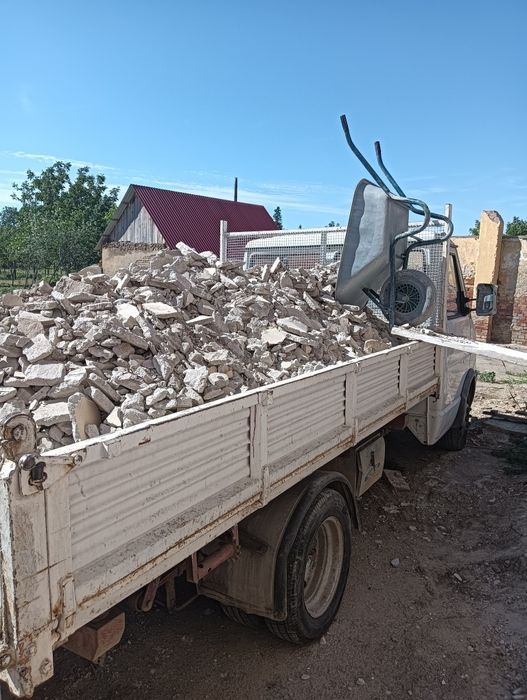 Transport nisip, balastru, piatra concasată .