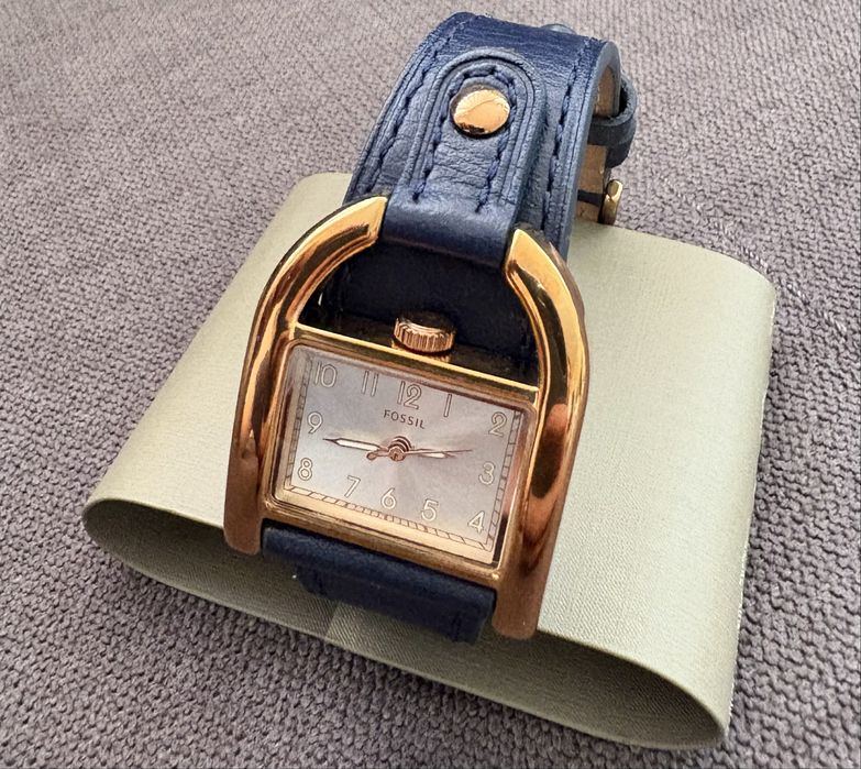 Елегантен дамски часовник FOSSIL - стил и класа за всеки ден