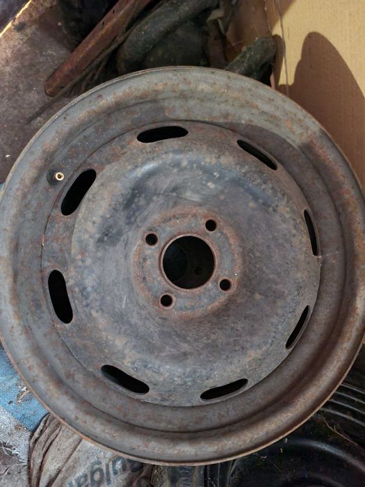 Джанти 15' 4 болта стоманени заедно с тасове от Режо 307