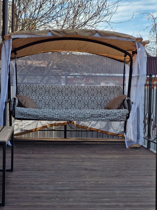 Садовые качели продам