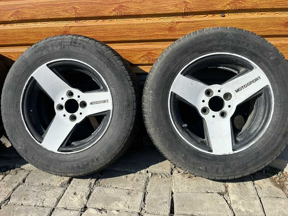 Продам комплект резины с дисками (титаны)