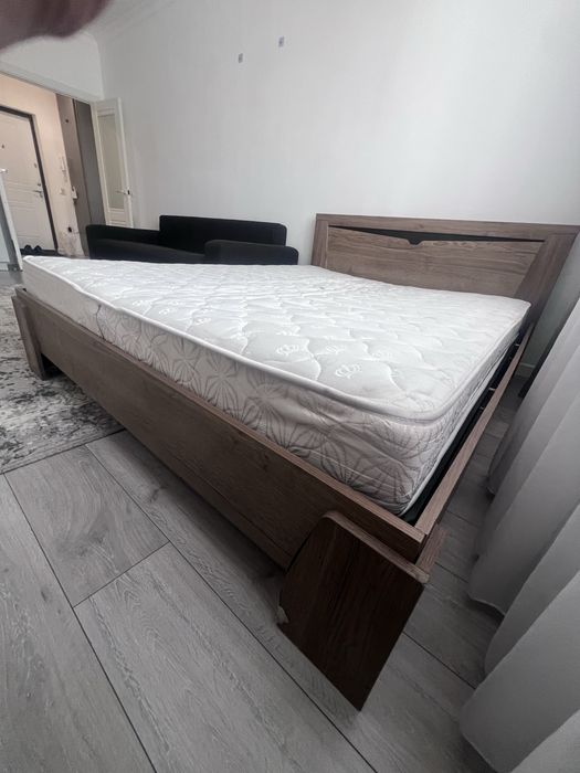 Двуспальная кровать