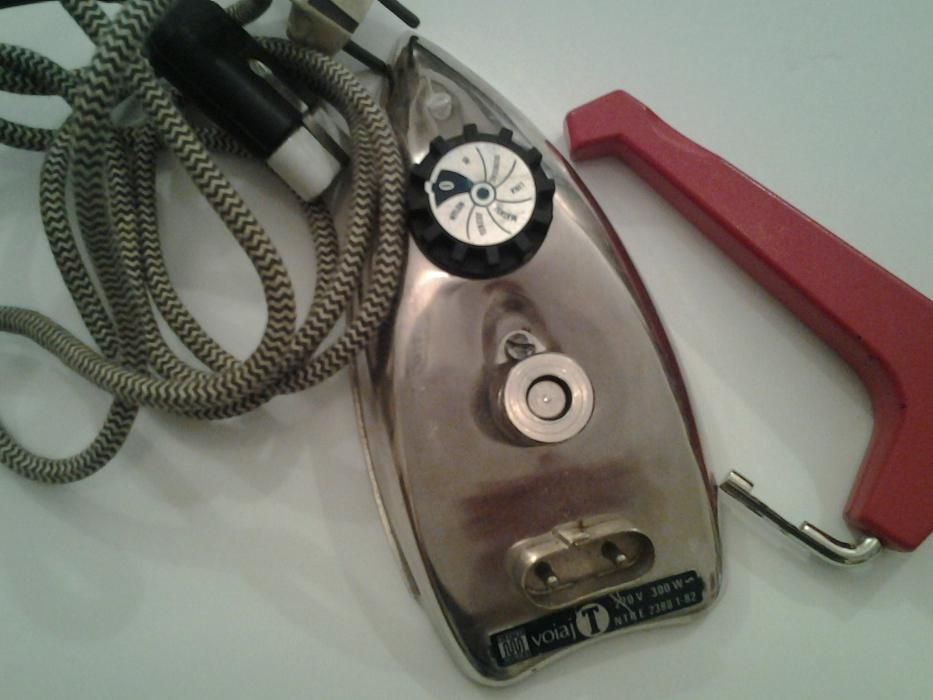 Fier de calcat voiaj Electromures