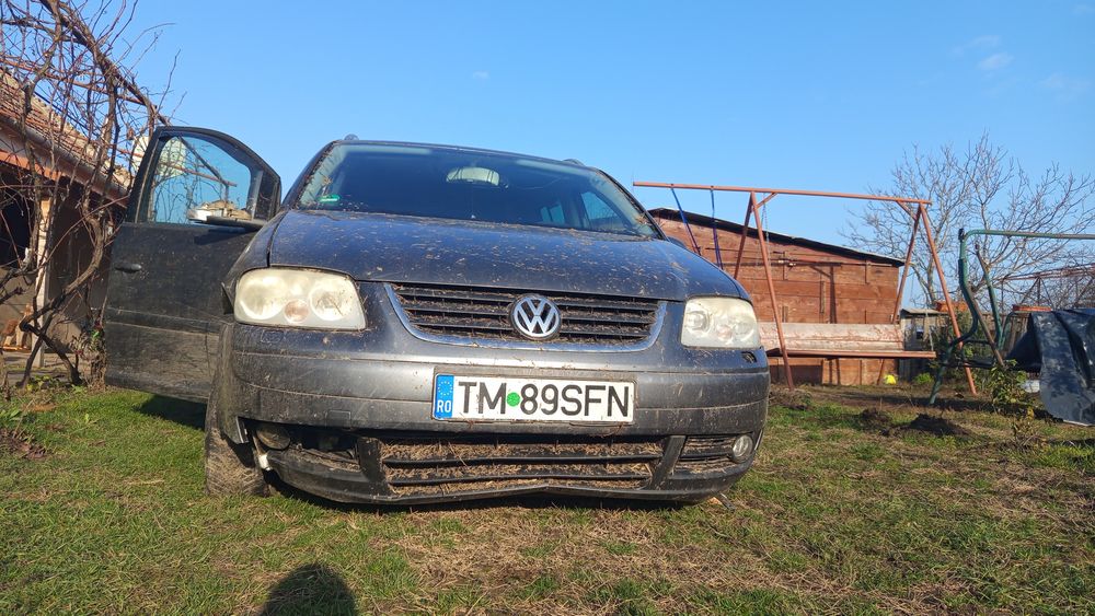 VOLKSWAGEN Touran