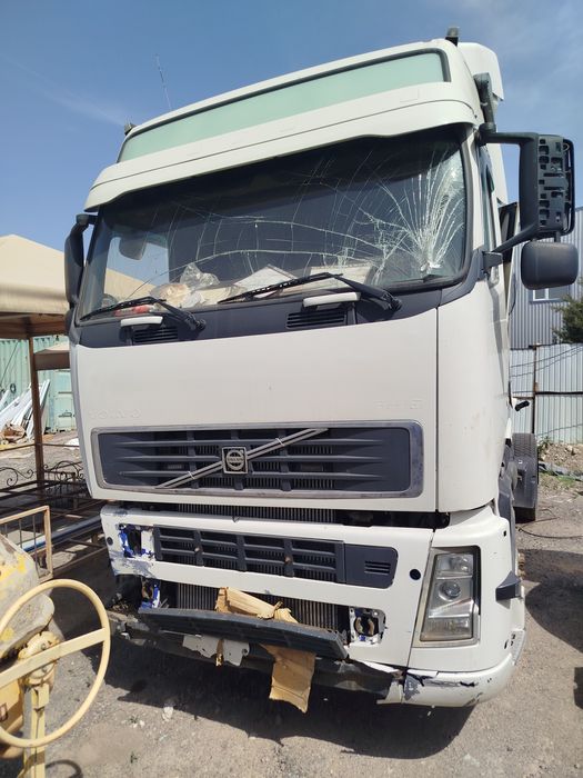 Вольва разбор. Кабина мост.