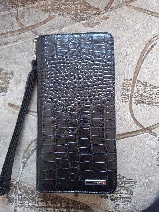 Продаётся бумажник Karya