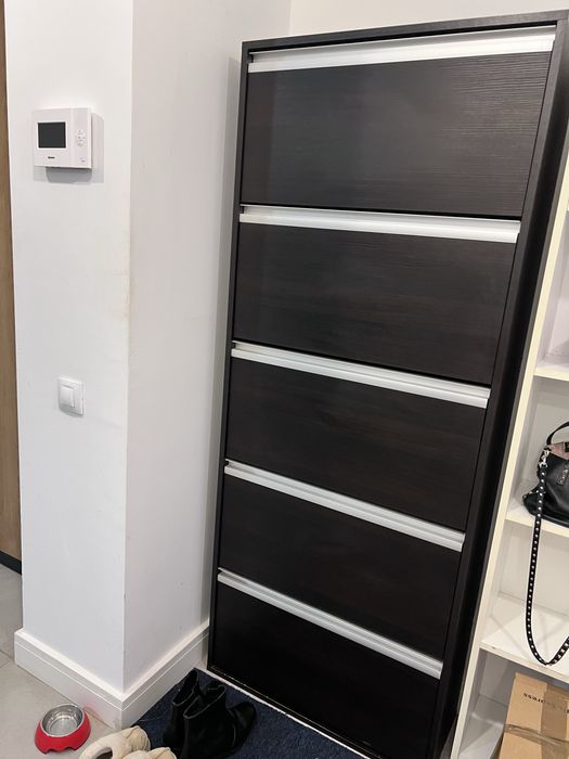 Pantofar culoare maro cu 5 sertare