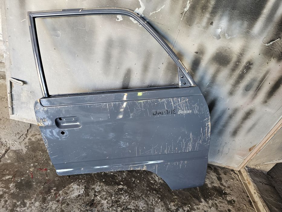 Damas o'ng eshik kraska toza