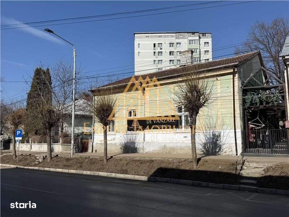 Casa centrala acces la doua strazi cu 751 mp , pret usor negociabil Su